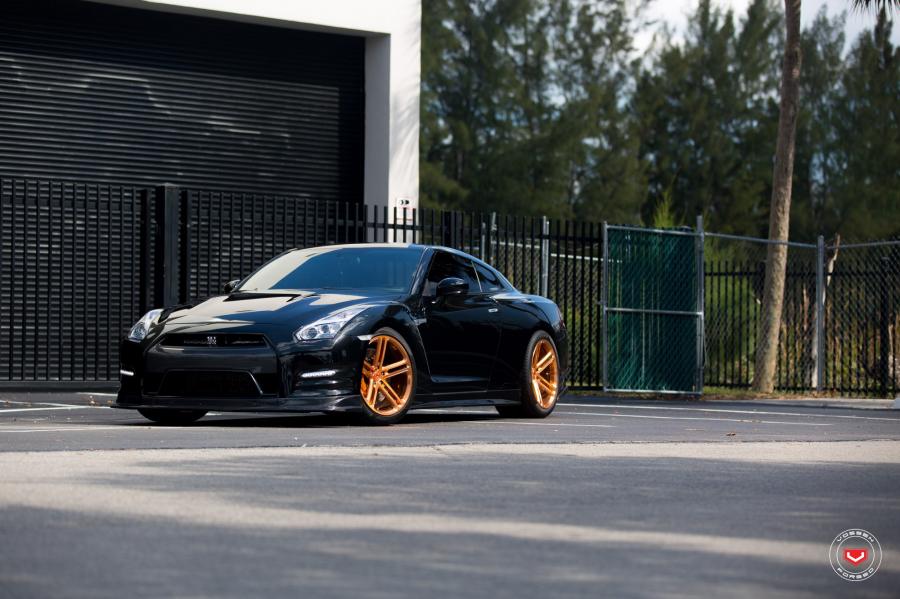  Nissan GT-R on Vossen Wheels (CG-202) 2017 года  (фото 28 из 51)
